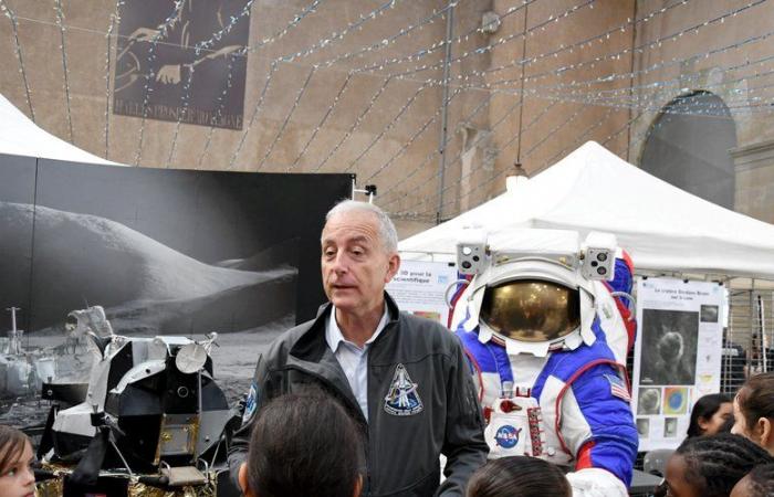 „Eine Gesellschaft, die nicht in die Jugend investiert, ist eine Gesellschaft, der es schlecht geht“, möchte Astronaut Philippe Perrin beim Explor’Science-Festival in Carcassonne junge Menschen für die Umwelt sensibilisieren