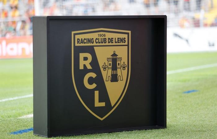 Ein Stürmer von RC Lens „kollidiert“ in der Umkleidekabine, er schlägt zu