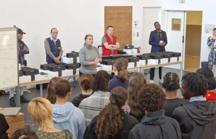 Seine-et-Marne: Die Region Ile-de-France verteilt Computer an Oberstufenschüler, um das Jahr gut zu beginnen!