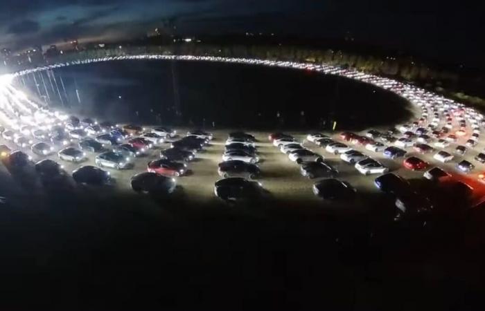 Eine unglaubliche Show mit 902 Teslas, organisiert in Finnland