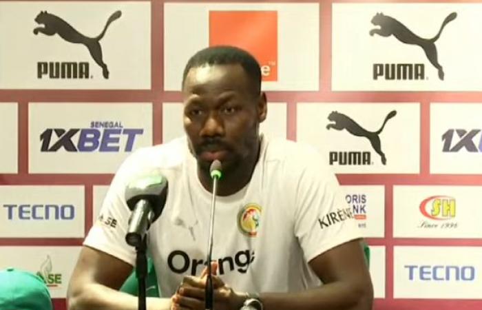 PAPE BOUNA THIAW HOMMT AN ALIOU CISSE VOR DEM SPIEL SENEGAL-MALAWI