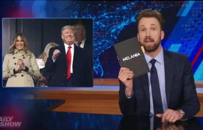 Jordan Klepper von „Daily Show“ verspottet Melanias „ChatGPT“-Buch: „Schreiben ist schwer“