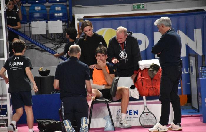 Das Spiel wurde vorzeitig abgebrochen, Hugo Grenier qualifizierte sich für das Halbfinale der Roanne Open