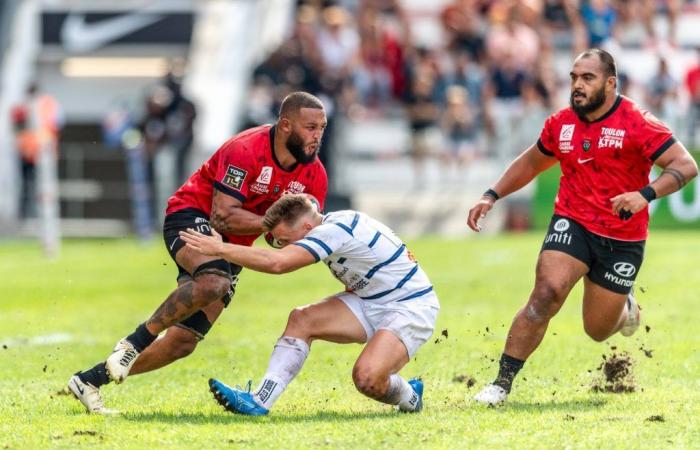 Der Engländer Lewis Ludlam aus der dritten Reihe, neuer Rock des RCT