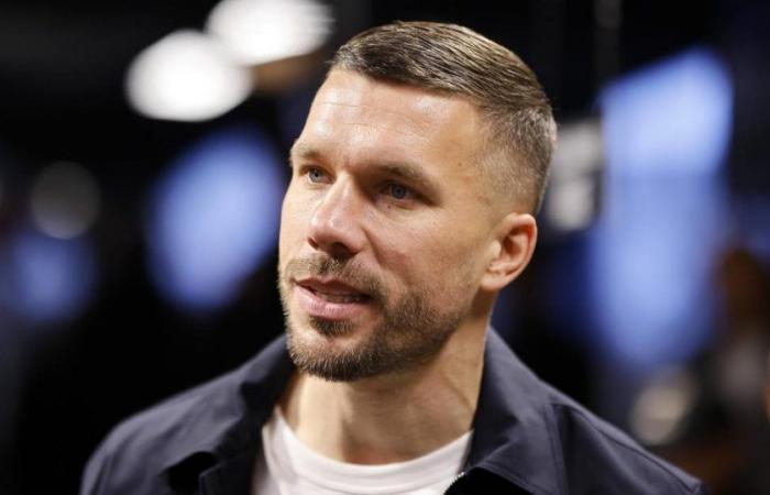 Das Jubiläum von Lukas Podolski wird durch Auseinandersetzungen zwischen Anhängern verdorben