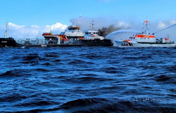 Vor der Küste Deutschlands ist in der Ostsee ein Tanker mit 640 Tonnen Öl in Brand geraten