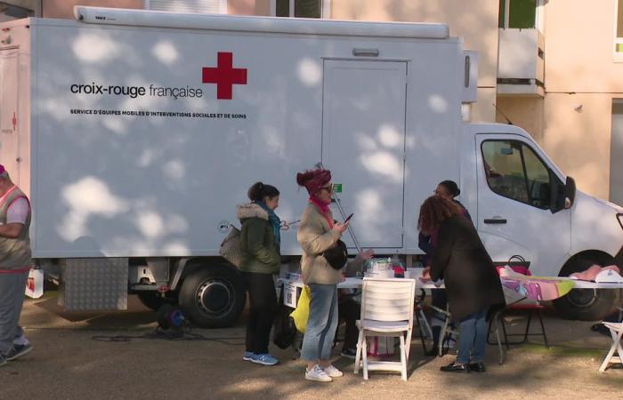 Rosa Oktober. „Hier werden zu wenige Frauen untersucht.“ Mitten in prioritären Stadtteilen sensibilisiert das Rote Kreuz für die Brustkrebsvorsorge