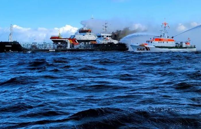 Vor der Küste Deutschlands ist in der Ostsee ein Tanker mit 640 Tonnen Öl in Brand geraten