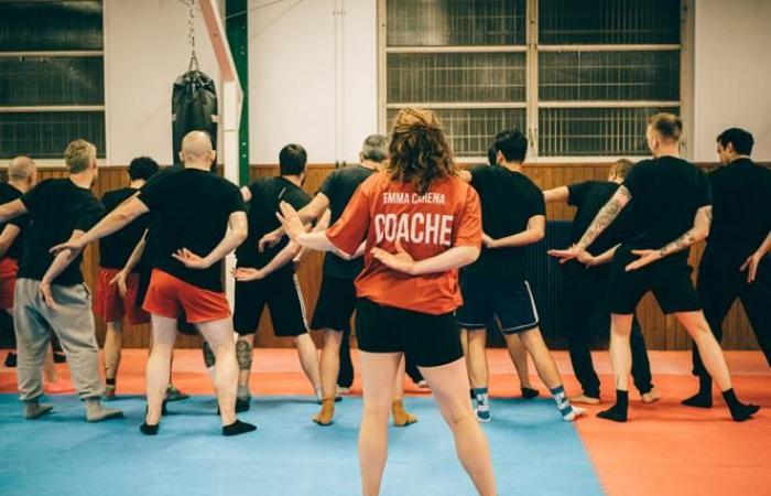 In Lille verspotten Cheerleader Sexismus mit Pompons