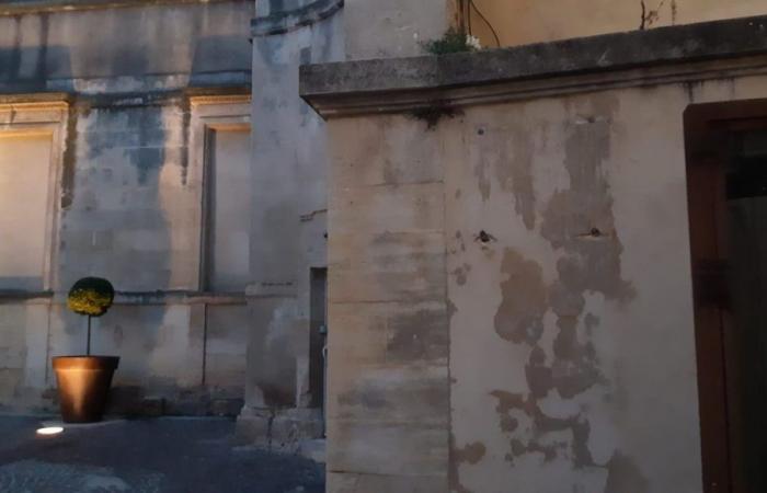 Das Mosaikporträt des Abbé Pierre in Nîmes ist verschwunden