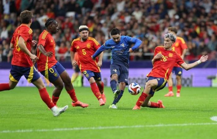 Frankreich verliert beim „Streamer-Match“ gegen Spanien, das von einer Unterbrechung wegen rassistischer Aktionen geprägt ist