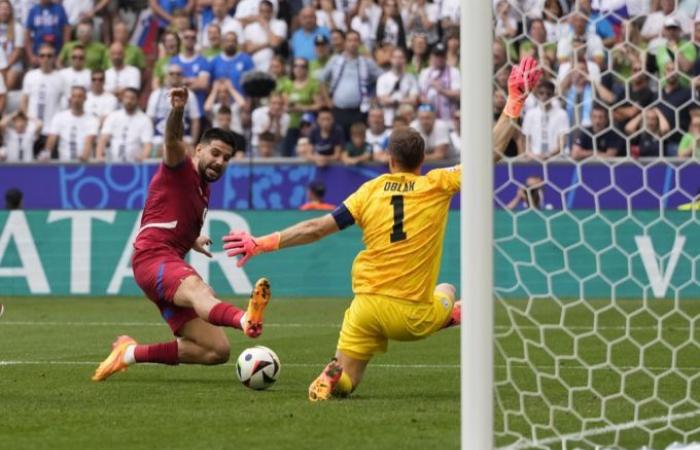 Schweizer Nati aufgepasst! Serbien-Saudi-Stürmer trifft mehr als CR7