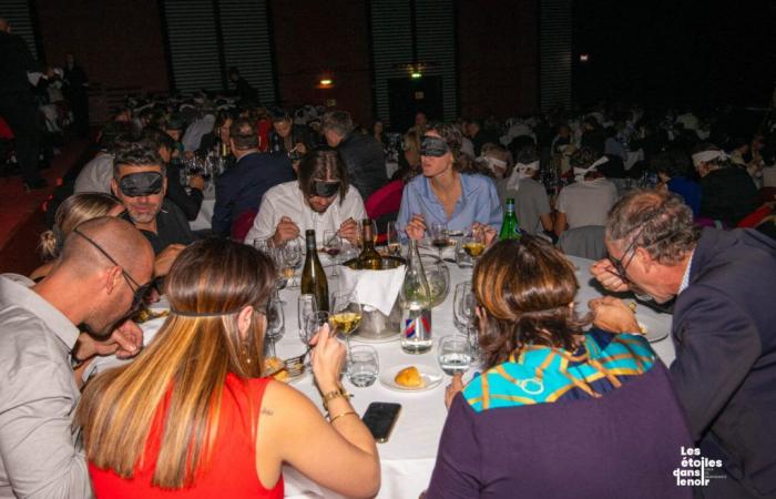 Ein Abend im Dunkeln, um Licht ins Dunkel der Sehbehinderung zu bringen