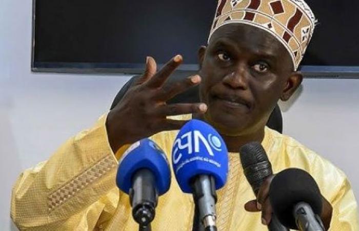 Cheikh Dieng wird zur Gendarmerie gerufen