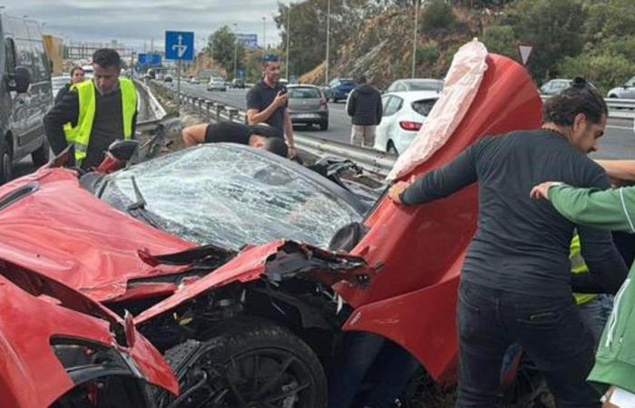 Ein Toter, nachdem der McLaren-Sportwagen auf der A-7 in der Nähe von Marbella in den Mittelstreifen geprallt ist