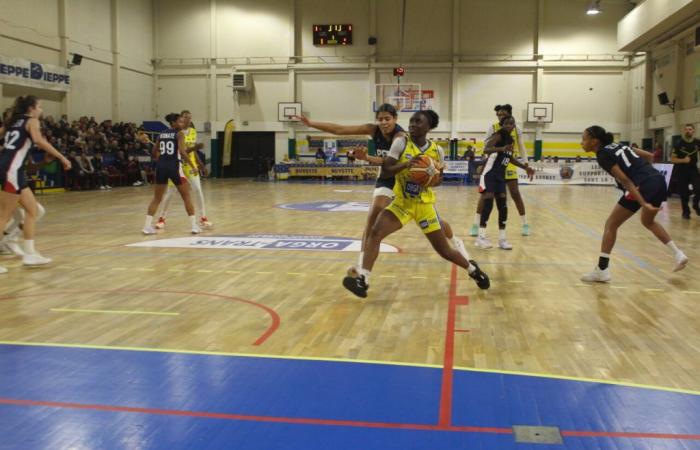 Das Maison des Sports de Dieppe lächelt den Basketballspielern zu, nicht den Handballspielern