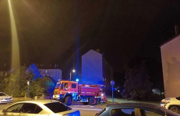 48 Feuerwehrleute waren für einen Gebäudebrand in Dreux im Einsatz