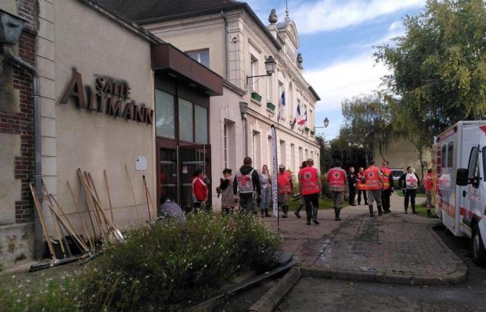 Nach der Überschwemmung in Crécy-la-Chapelle arbeiten Anwohner, Feuerwehrleute und Vereine daran, die Stadt aufzuräumen