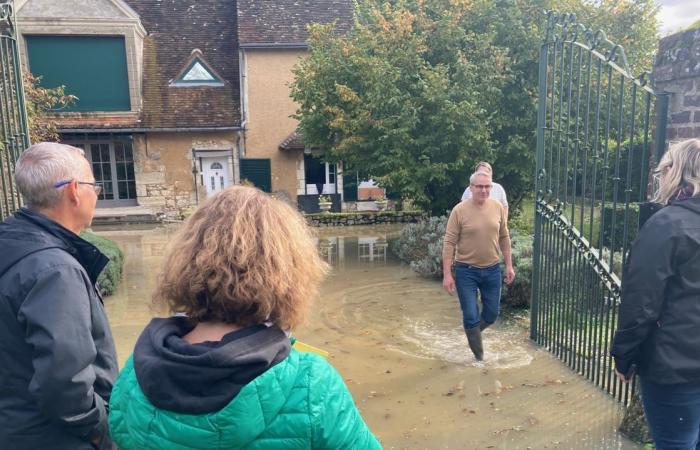 In der Nähe von Vendôme liegt die Stadt Naveil vor dem Aufstieg des Loir