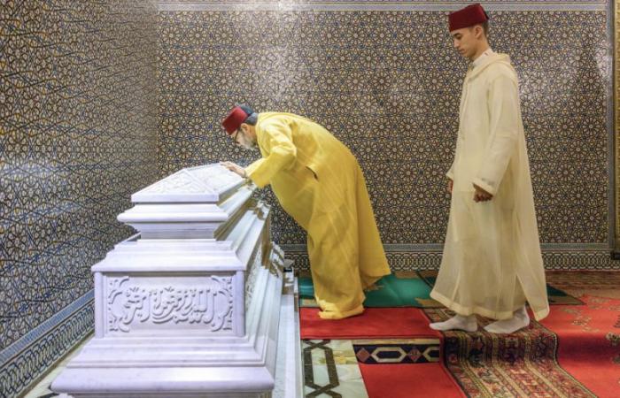 26. Jahrestag des Verschwindens des verstorbenen Königs Hassan II. Seine Majestät König Mohammed VI., Amir Al-Mouminine, leitet eine religiöse Mahnwache