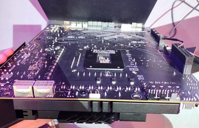 ASUS kündigt bald „aufregende“ Updates für das Z890 BTF-Motherboard an