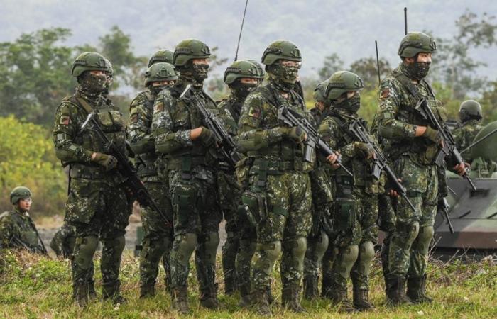 Ein chinesischer Flugzeugträger südlich von Taiwan entdeckt: Die Armee ist „in Alarmbereitschaft, bereit zu reagieren“