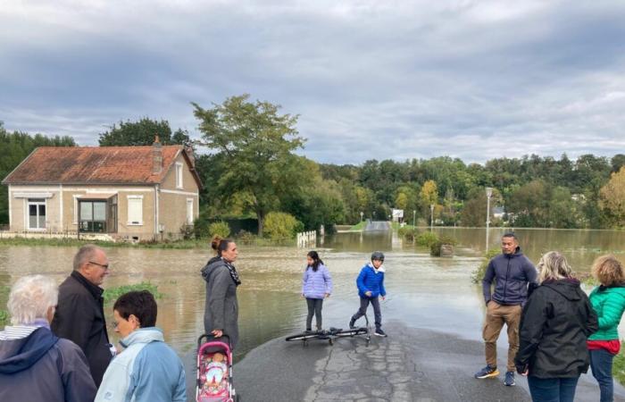 In der Nähe von Vendôme liegt die Stadt Naveil vor dem Aufstieg des Loir