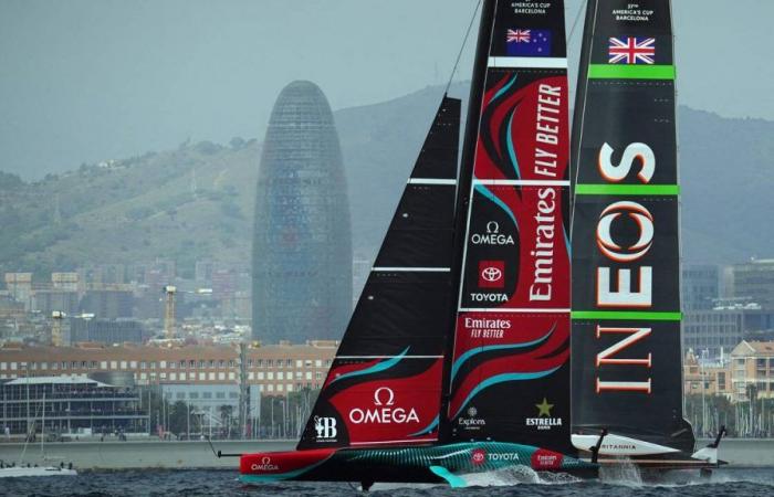 In Barcelona läuft das Team New Zealand über das Wasser