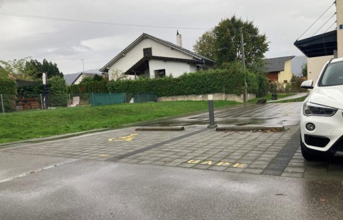 Ein Mann greift ein kleines Mädchen im Kinderzentrum Courroux an und sät Panik