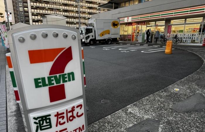 7-Eleven in Japan | Gebratenes Hähnchen, Kaki und Regenschirme