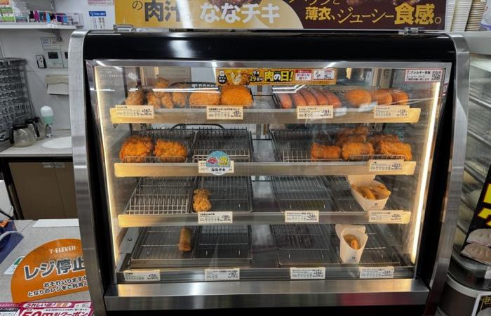 7-Eleven in Japan | Gebratenes Hähnchen, Kaki und Regenschirme