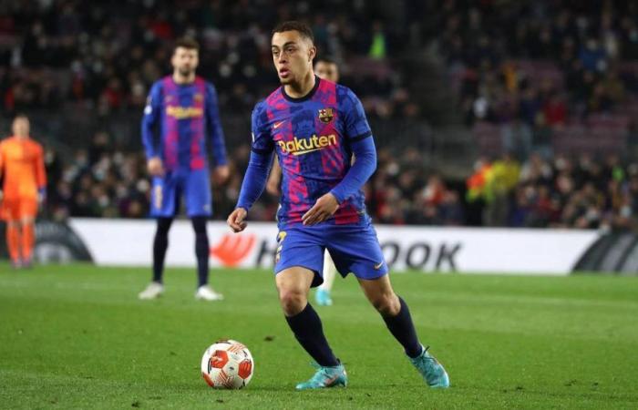 Sergiño Dest rechnet mit Xavi ab