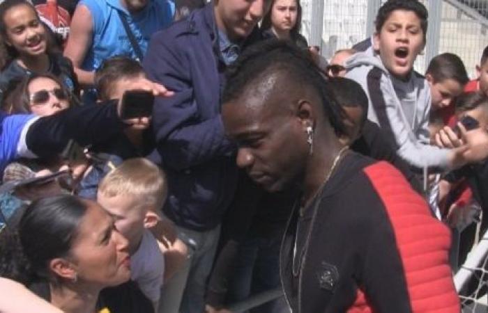 Fußball: Balotelli als Joker, es geht einem italienischen Verein sehr gut!