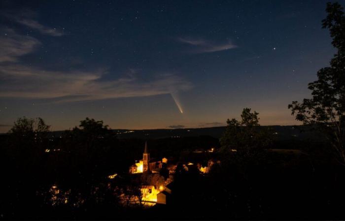 Unglaubliche Fotos des Kometen Tsuchinshan-Atlas in Frankreich