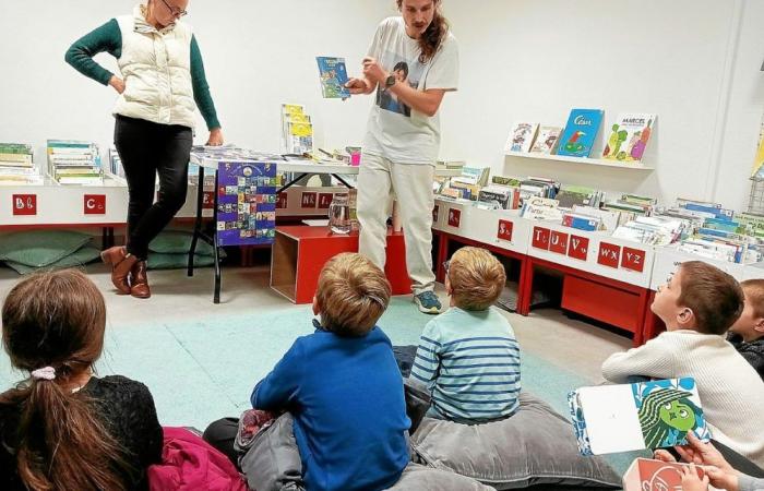 Die Bibliothek Landivisiau stellt die Bücher im Wettbewerb um den Prix des Embouquineurs vor