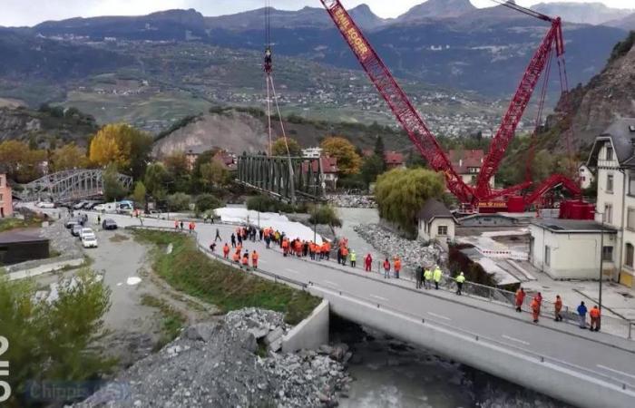 Die Eisenbahnbrücke über die Rhone zwischen Sierre und Chippis wurde abgebaut, um Überschwemmungen zu verhindern – rts.ch