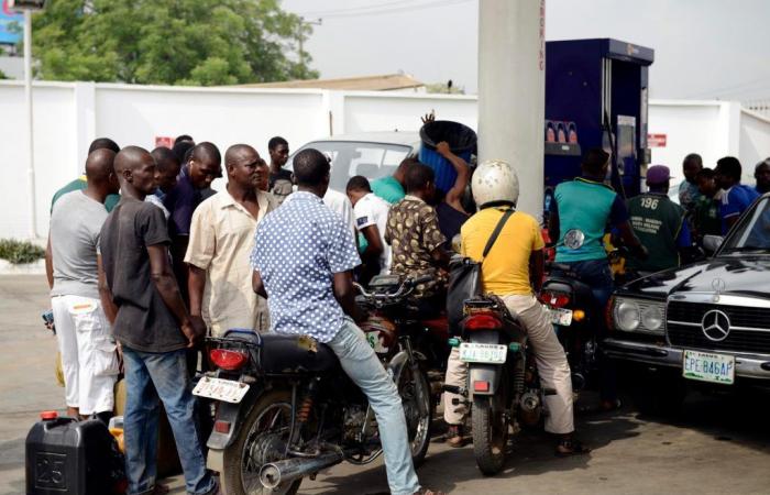 In Nigeria fordert die Explosion eines Tankers über 140 Todesopfer und etwa fünfzig Verletzte