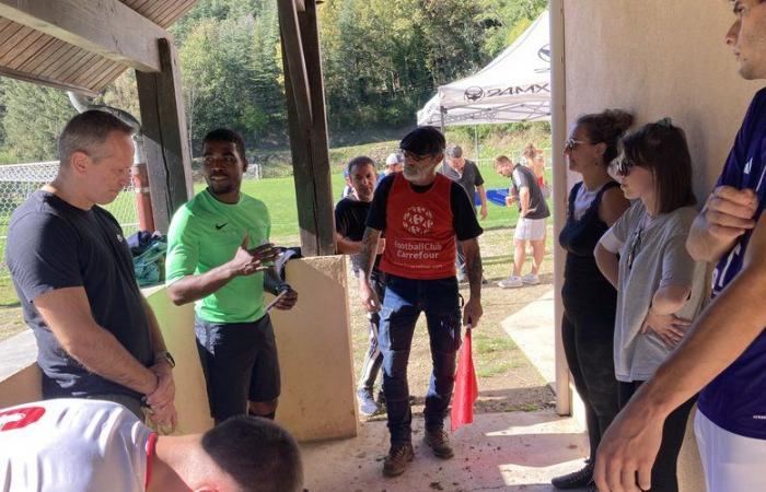 „Wenn wir 11 gegen 11 bleiben wollten, mussten wir Sanktionen verhängen“, ein Sonntag, der einem Amateurschiedsrichter in Aveyron so nahe wie möglich kam