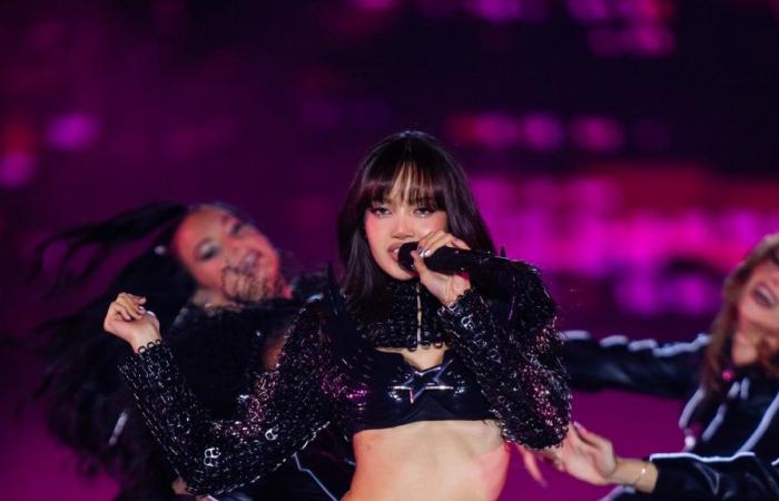 Lisa von BLACKPINK sorgt bei der Victoria’s Secret-Modenschau in New York für Aufsehen