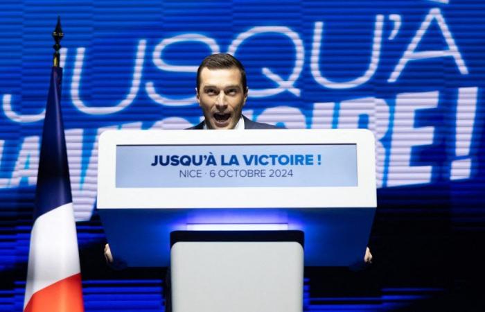 Jordan Bardella postiert in allen Bahnhöfen von Bolloré, die Bahnarbeiter fordern die SNCF auf, die Anzeige zu verweigern