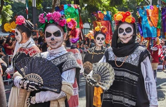 El Dia de los Muertos kommt zu einem farbenfrohen Fest nach Lyon