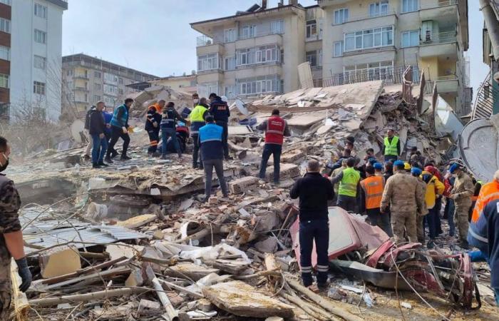 Erdbeben der Stärke 5,9 erschüttert den Osten der Türkei