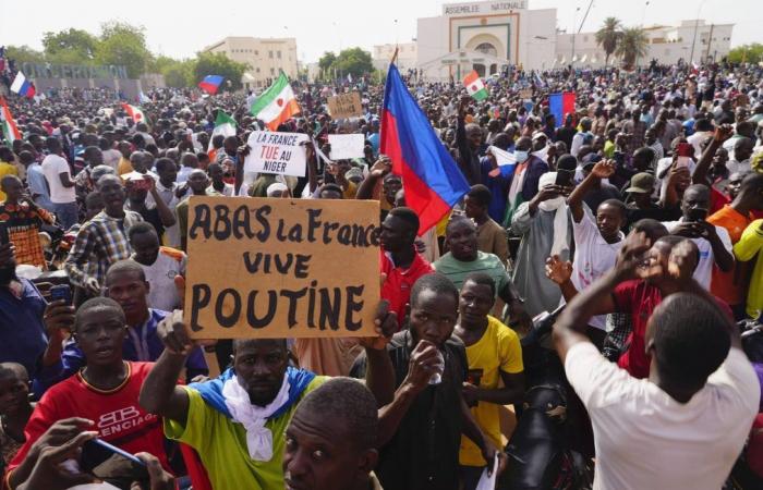 Niamey benennt Straßen und Denkmäler in französische Namen um, darunter auch die Avenue de Gaulle