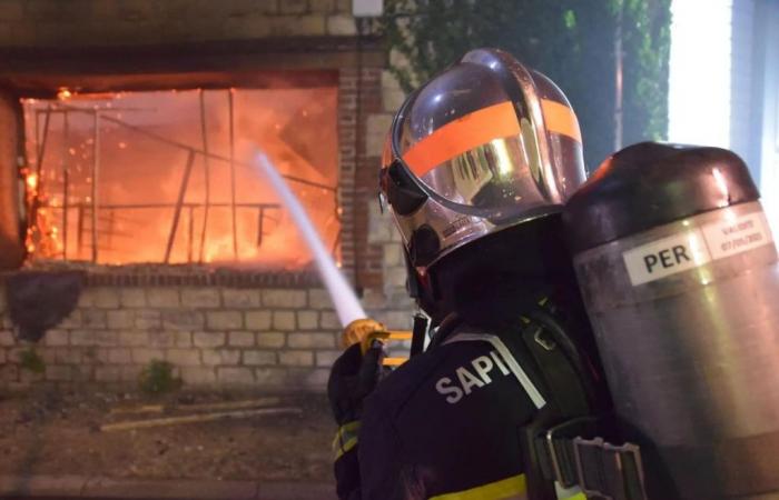 Dreizehn Kinder wurden während eines Gebäudebrandes evakuiert