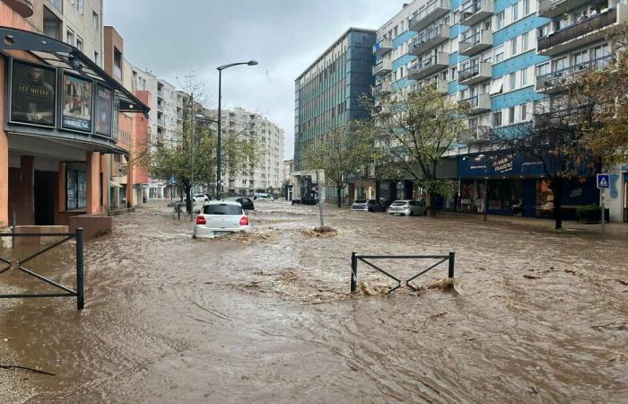 Beeindruckende Bilder vom komplett überfluteten, „geschlossenen“ und „evakuierten“ Stadtzentrum von Annonay