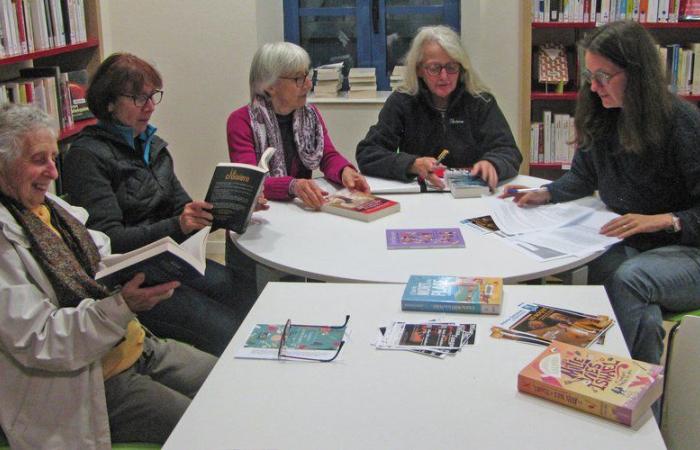 Bibliothekare arbeiten an der Winterbuchmesse