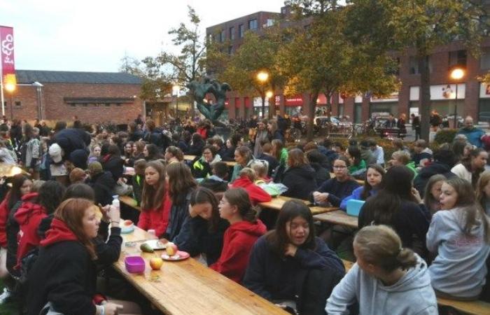 Stadt feiert den Tag der Jugendbewegung in dreifacher Ausfertigung (Gelb)