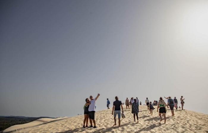 ein grauer Sommerbericht, der auf das Allerheiligenfest wartet