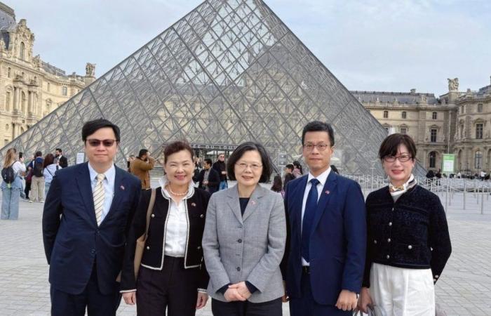 Treffen mit dem ehemaligen Präsidenten Taiwans in Paris, um „Freunde“ zu treffen und die Demokratie zu verteidigen