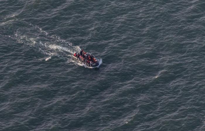 Ein Kleinkind stirbt, als ein Flüchtlingsboot im Ärmelkanal sinkt